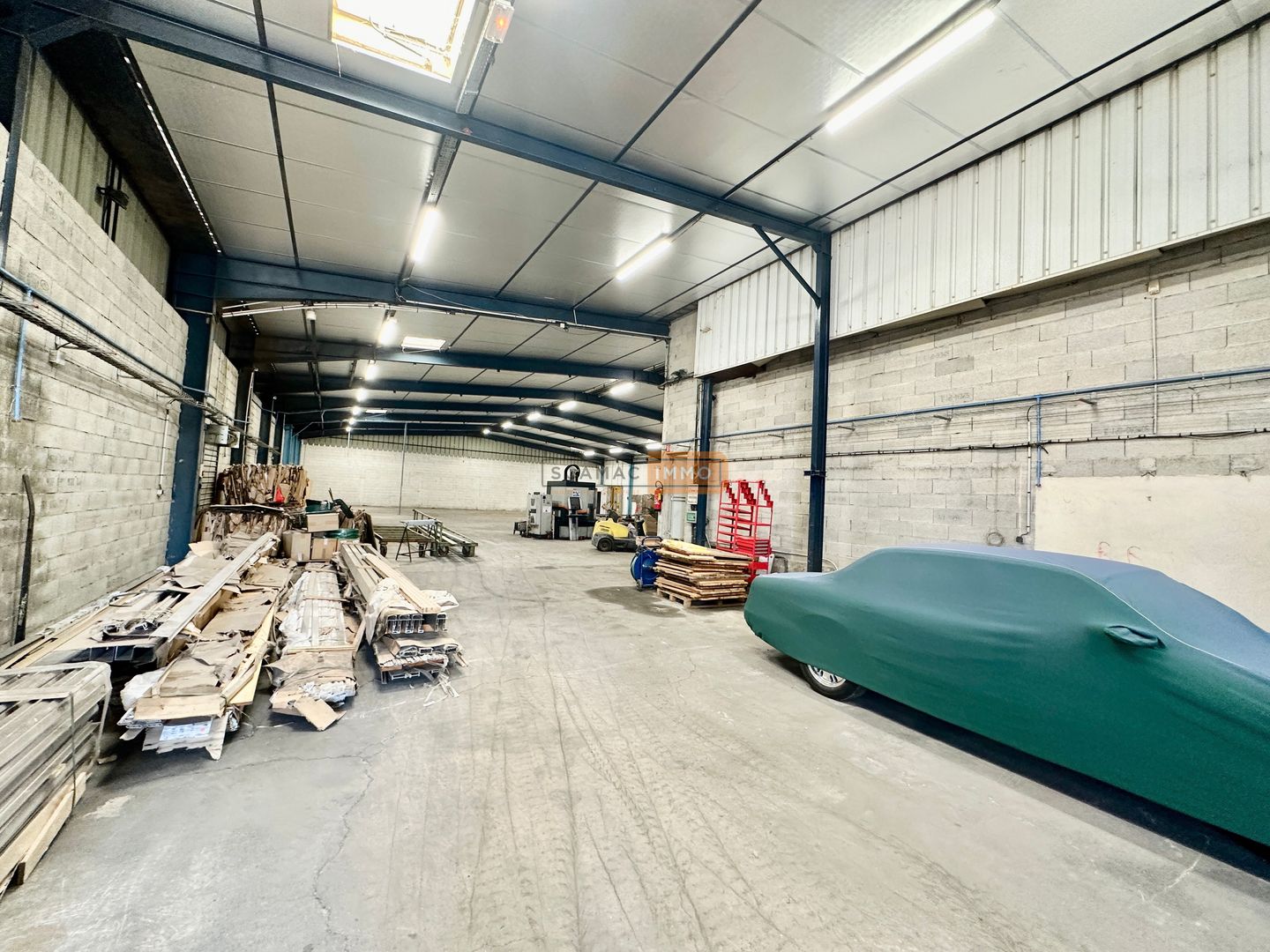 entrepôt de 400m², Puget-sur Argens (Var)