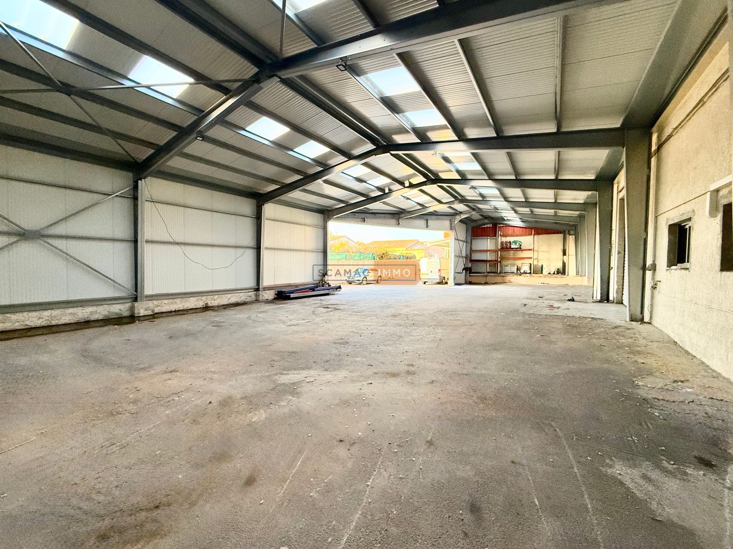 entrepôt de 878m², Puget-sur Argens (Var)