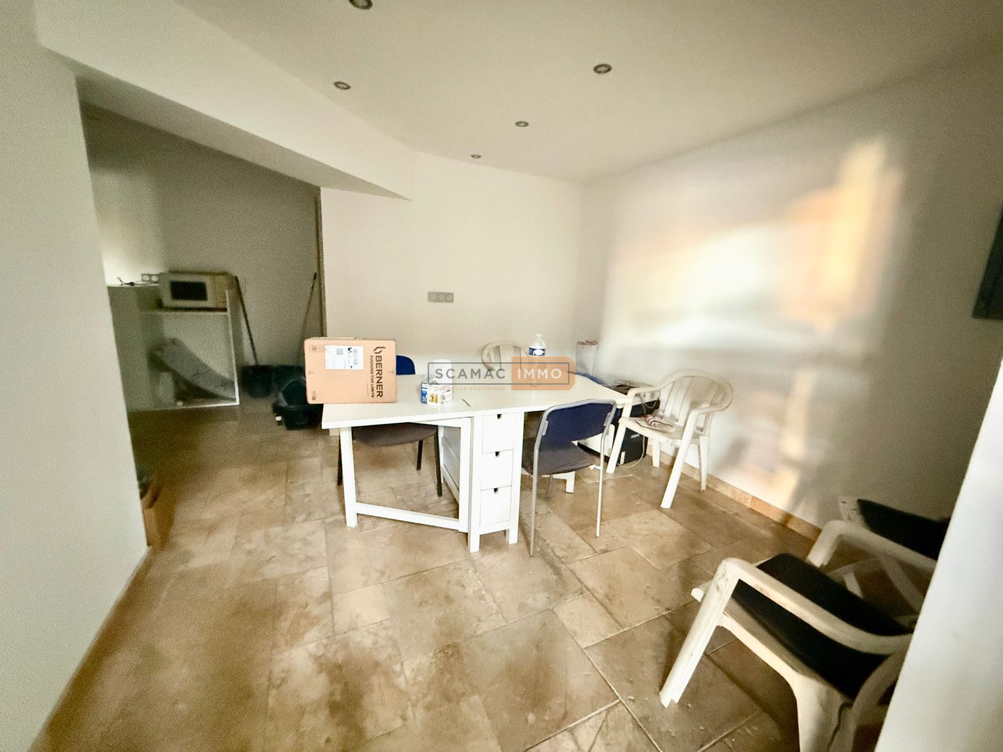 entrepôt de 878m², Puget-sur Argens (Var)