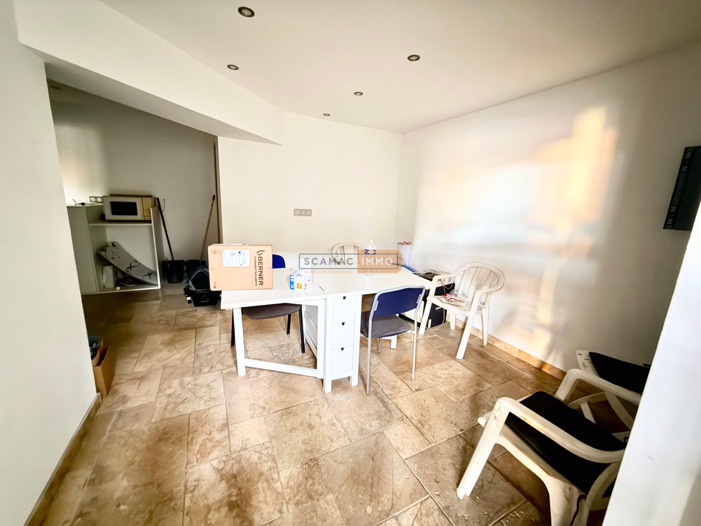 entrepôt de 878m², Puget-sur Argens (Var)