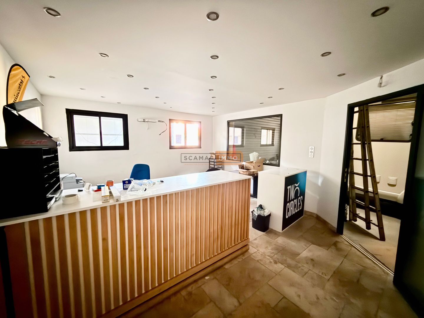 entrepôt de 878m², Puget-sur Argens (Var)