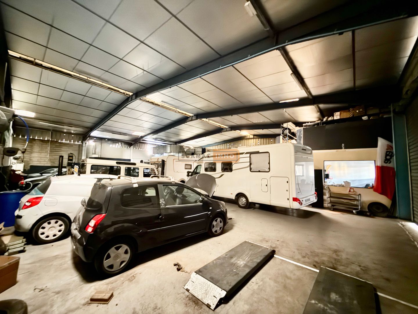 entrepôt de 878m², Puget-sur Argens (Var)