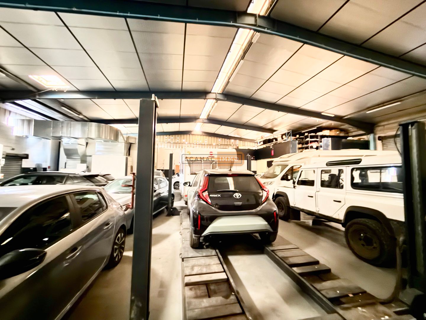 entrepôt de 878m², Puget-sur Argens (Var)