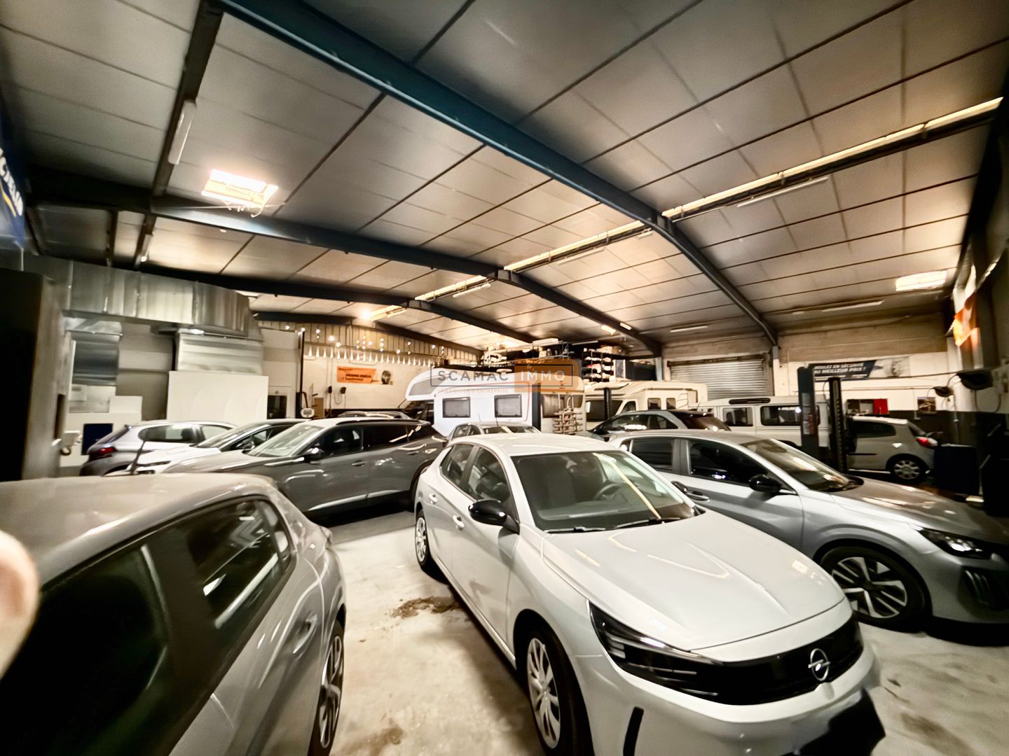 entrepôt de 878m², Puget-sur Argens (Var)