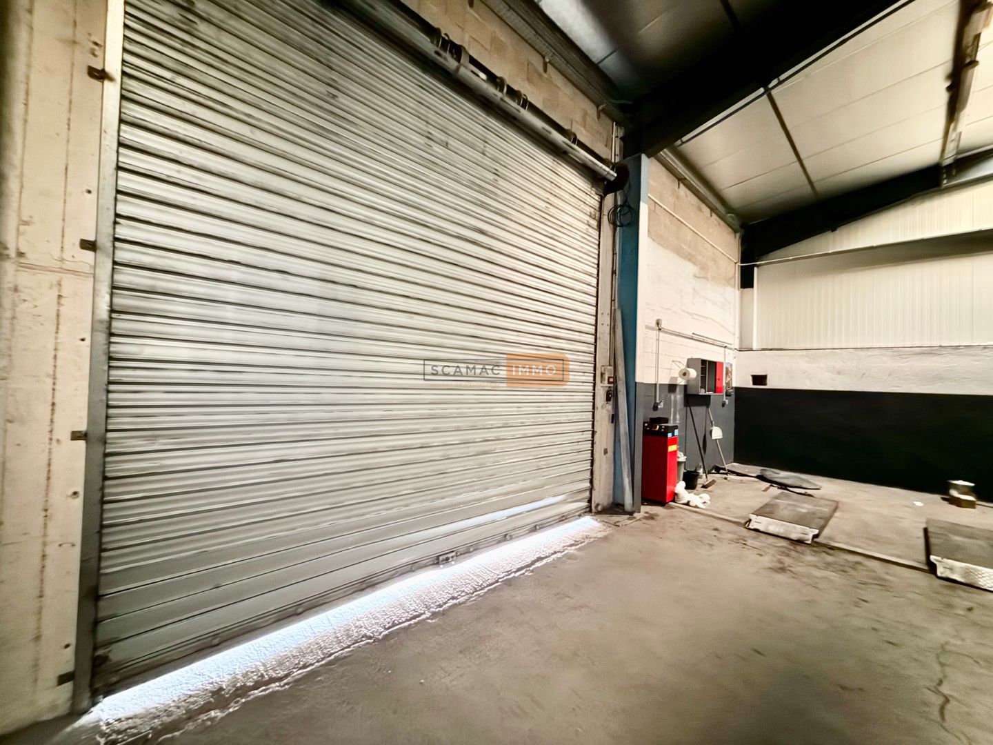 entrepôt de 878m², Puget-sur Argens (Var)