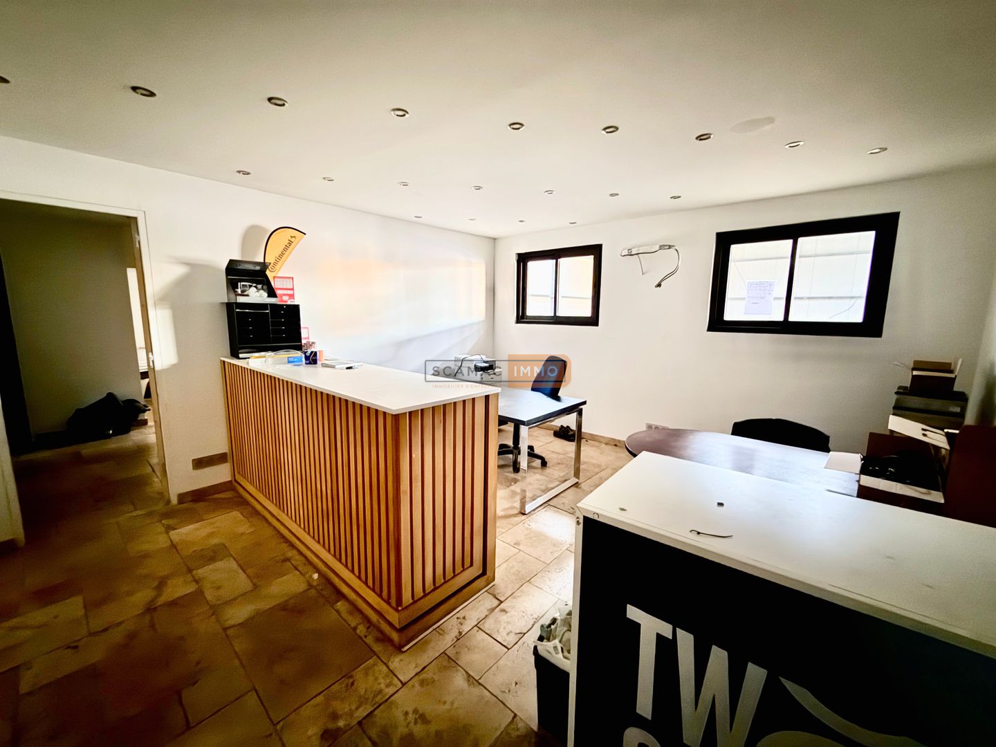 entrepôt de 878m², Puget-sur Argens (Var)