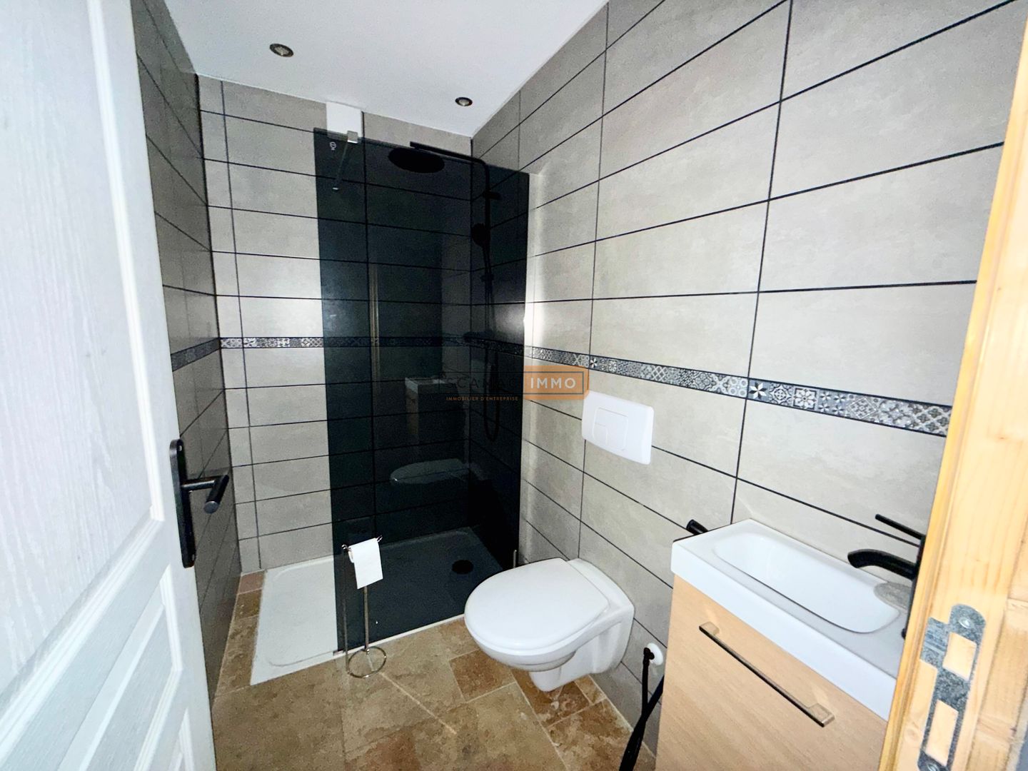 entrepôt de 878m², Puget-sur Argens (Var)