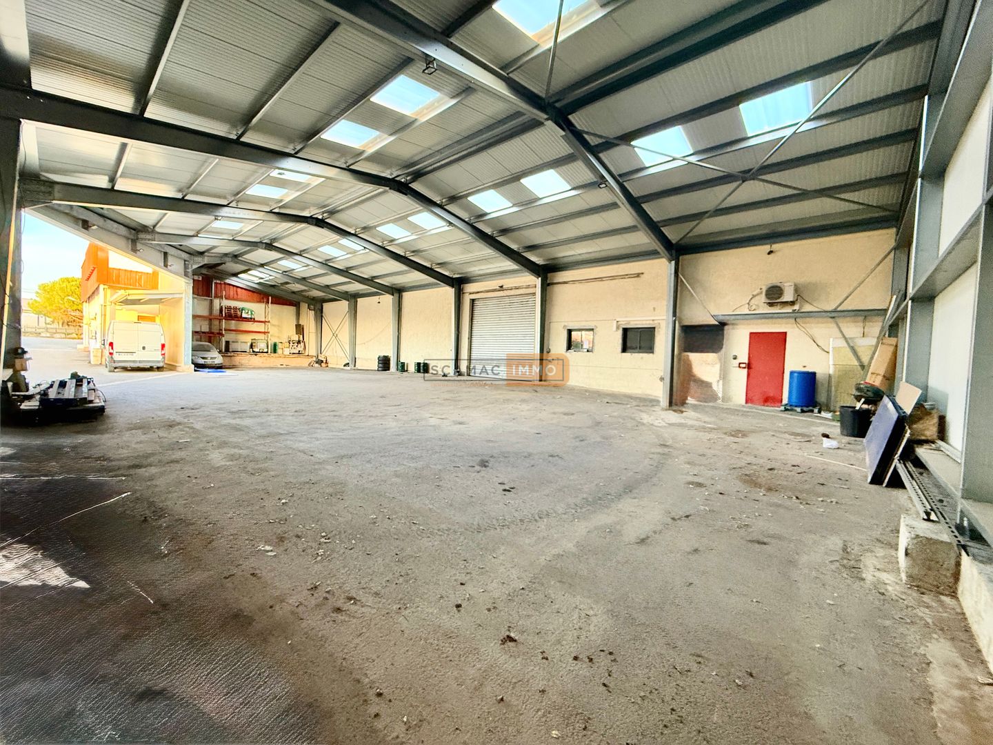 entrepôt de 878m², Puget-sur Argens (Var)