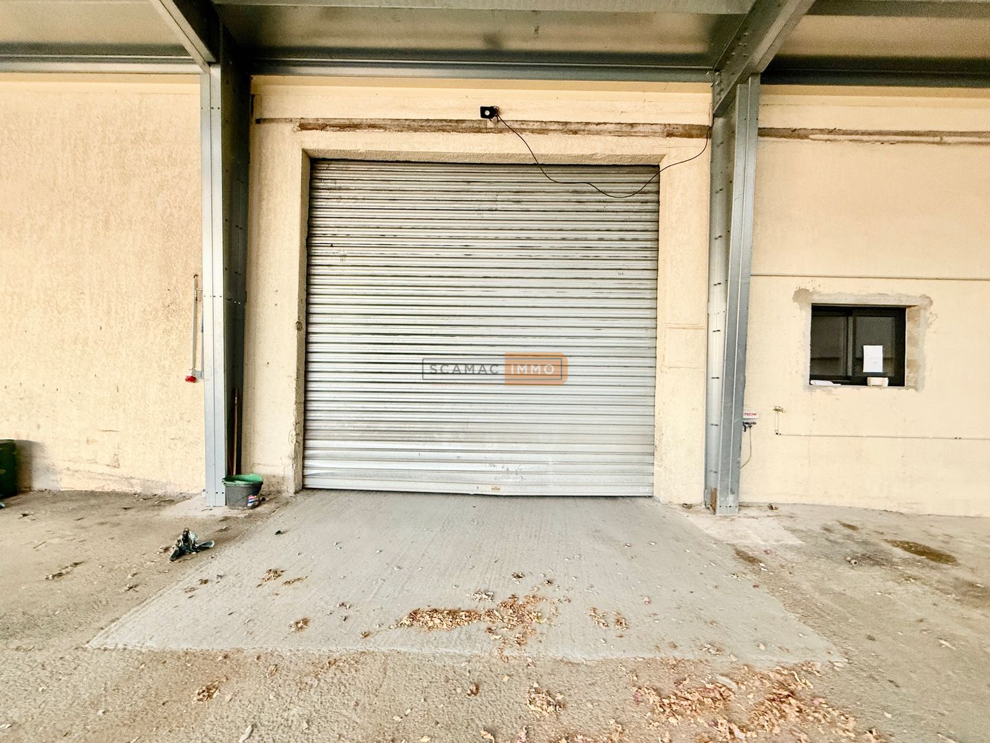 entrepôt de 878m², Puget-sur Argens (Var)