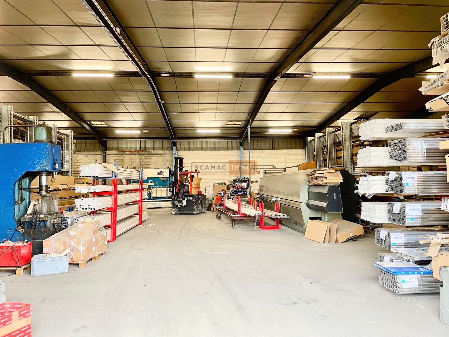 entrepôt de 878m², Puget-sur Argens (Var)