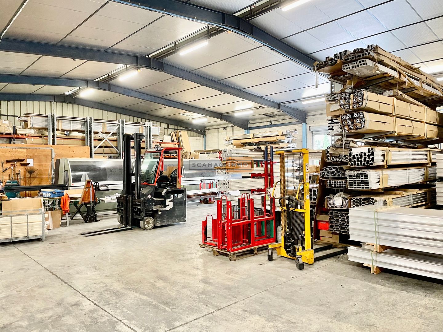 entrepôt de 878m², Puget-sur Argens (Var)