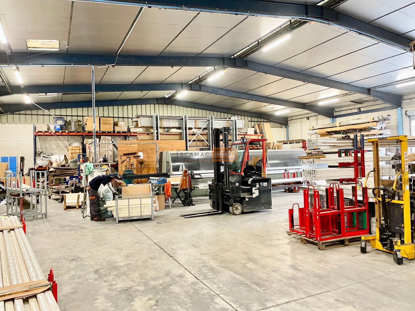 entrepôt de 878m², Puget-sur Argens (Var)