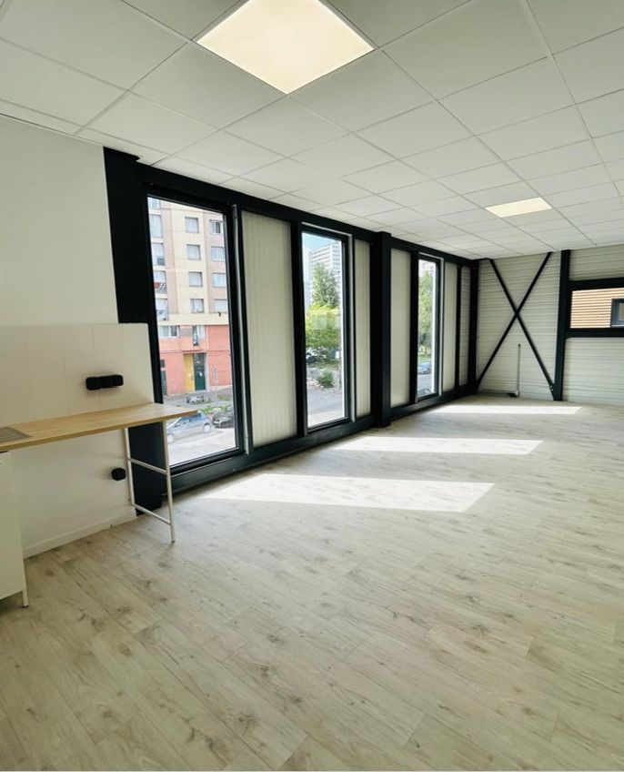 local d'activités de 180m², Bagnolet (Seine-Saint-Denis)
