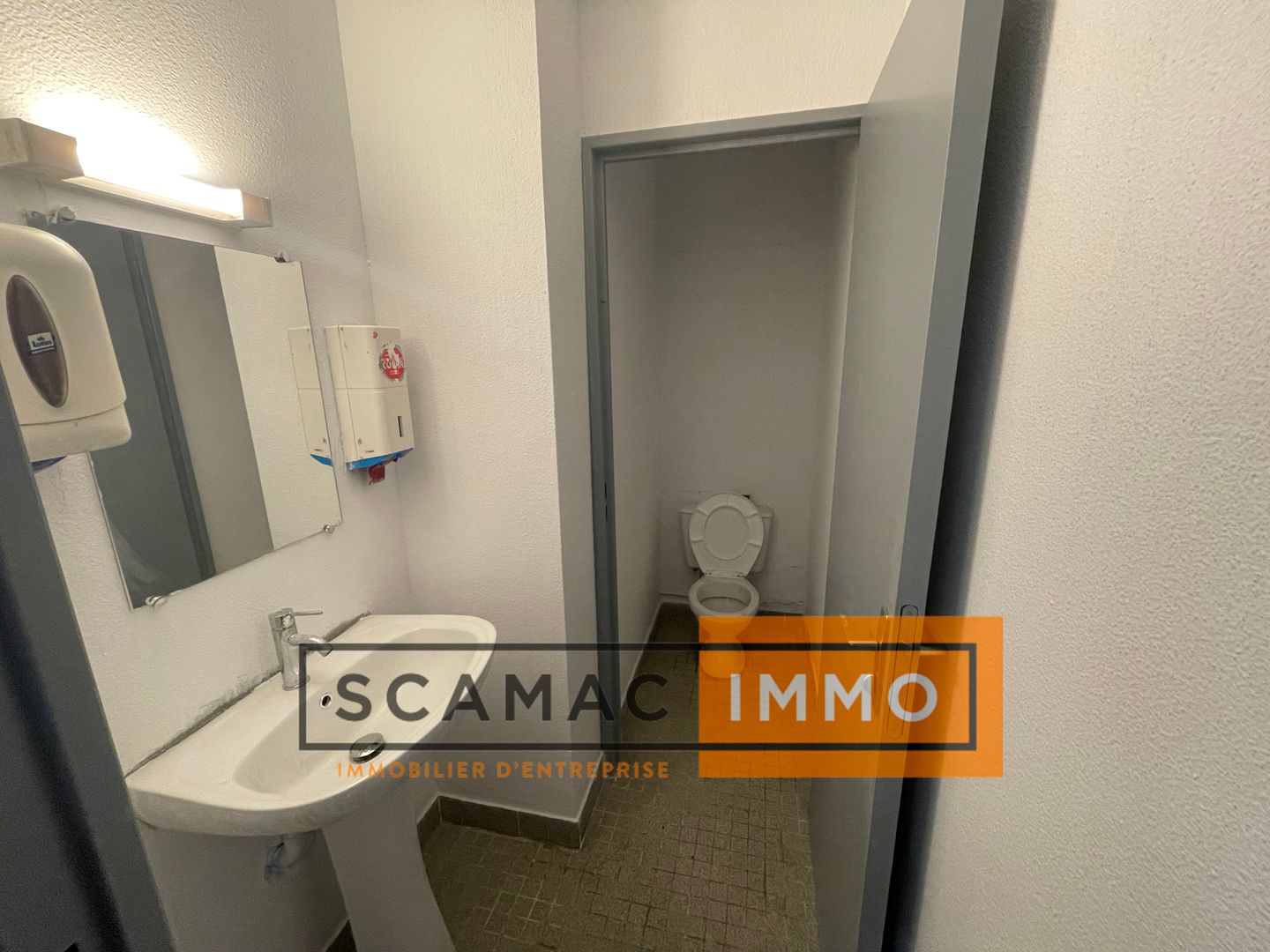 local d'activités de 330m², Marseille 11 (Bouches-du-Rhône)