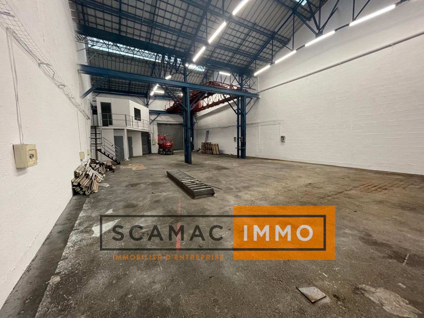 local d'activités de 330m², Marseille 11 (Bouches-du-Rhône)