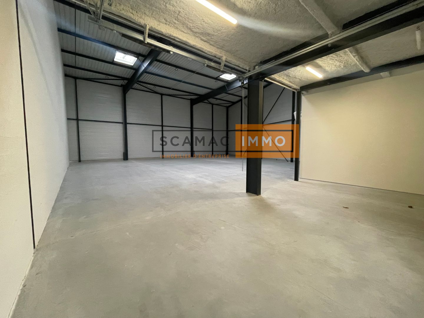 local d'activités de 531m², Osny (Val-d'Oise)