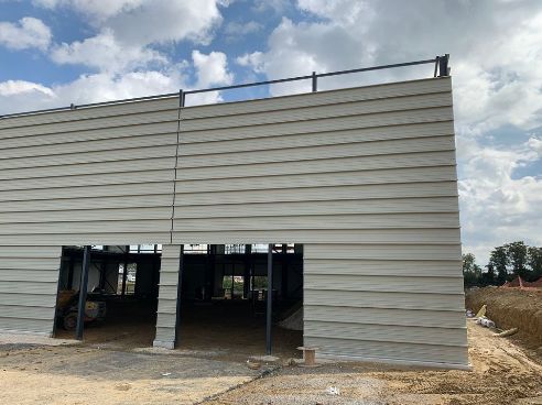 local d'activités de 439m², Louvres (Val-d'Oise)