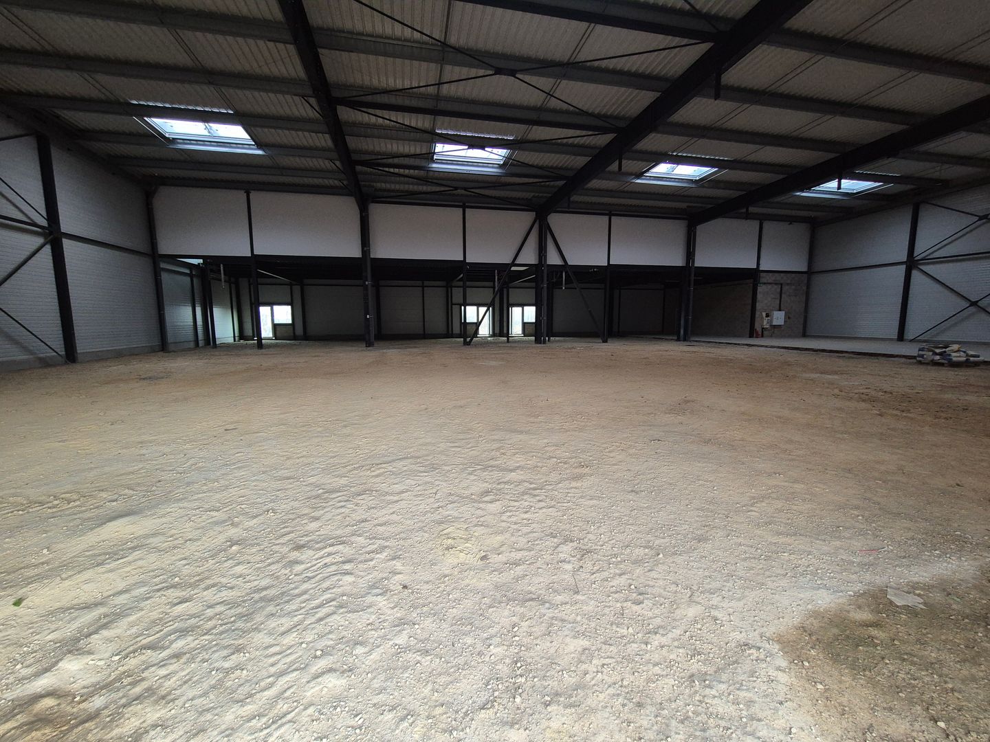local d'activités de 439m², Louvres (Val-d'Oise)