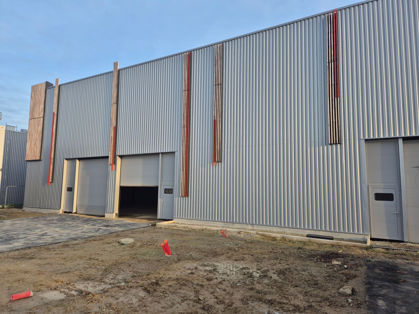local d'activités de 439m², Louvres (Val-d'Oise)