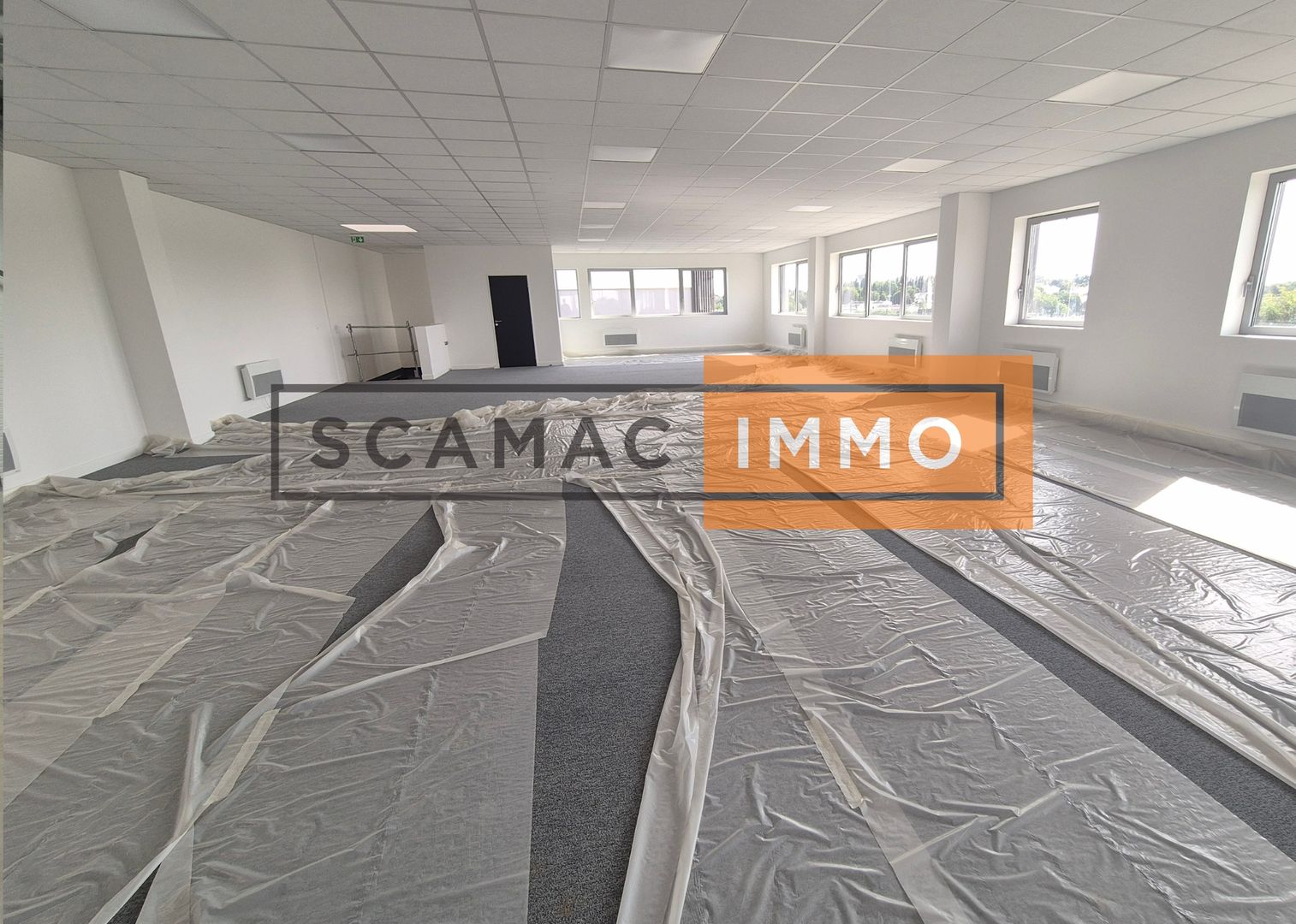 locaux mixtes de 440m², Louvres (Val-d'Oise)