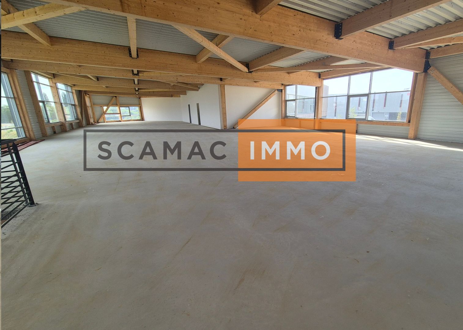 locaux mixtes de 440m², Louvres (Val-d'Oise)