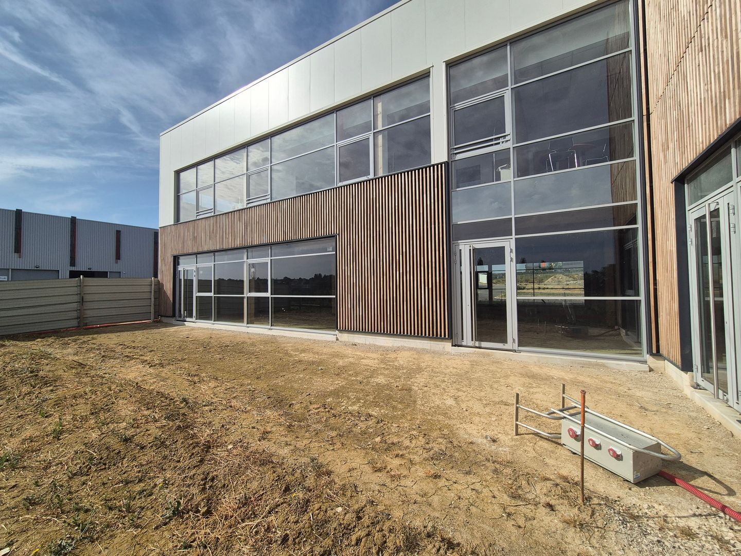local commercial de 932m², Louvres (Val-d'Oise)