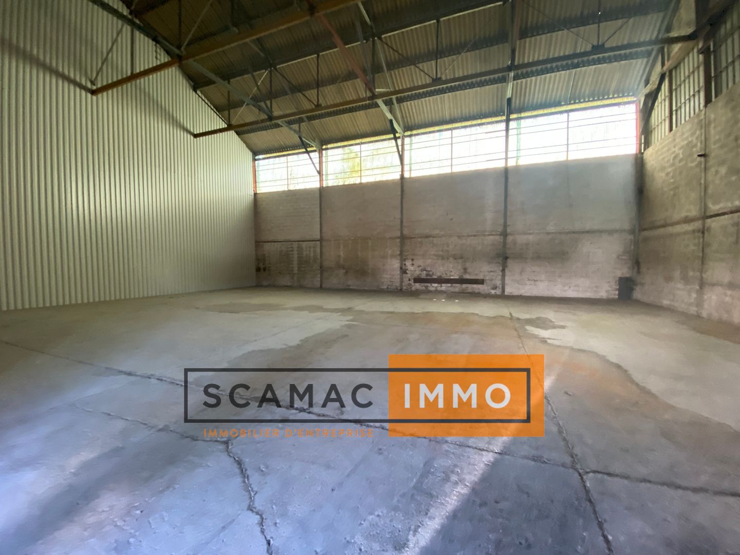 local d'activités de 336m², Manosque (Alpes-de-Haute-Provence)