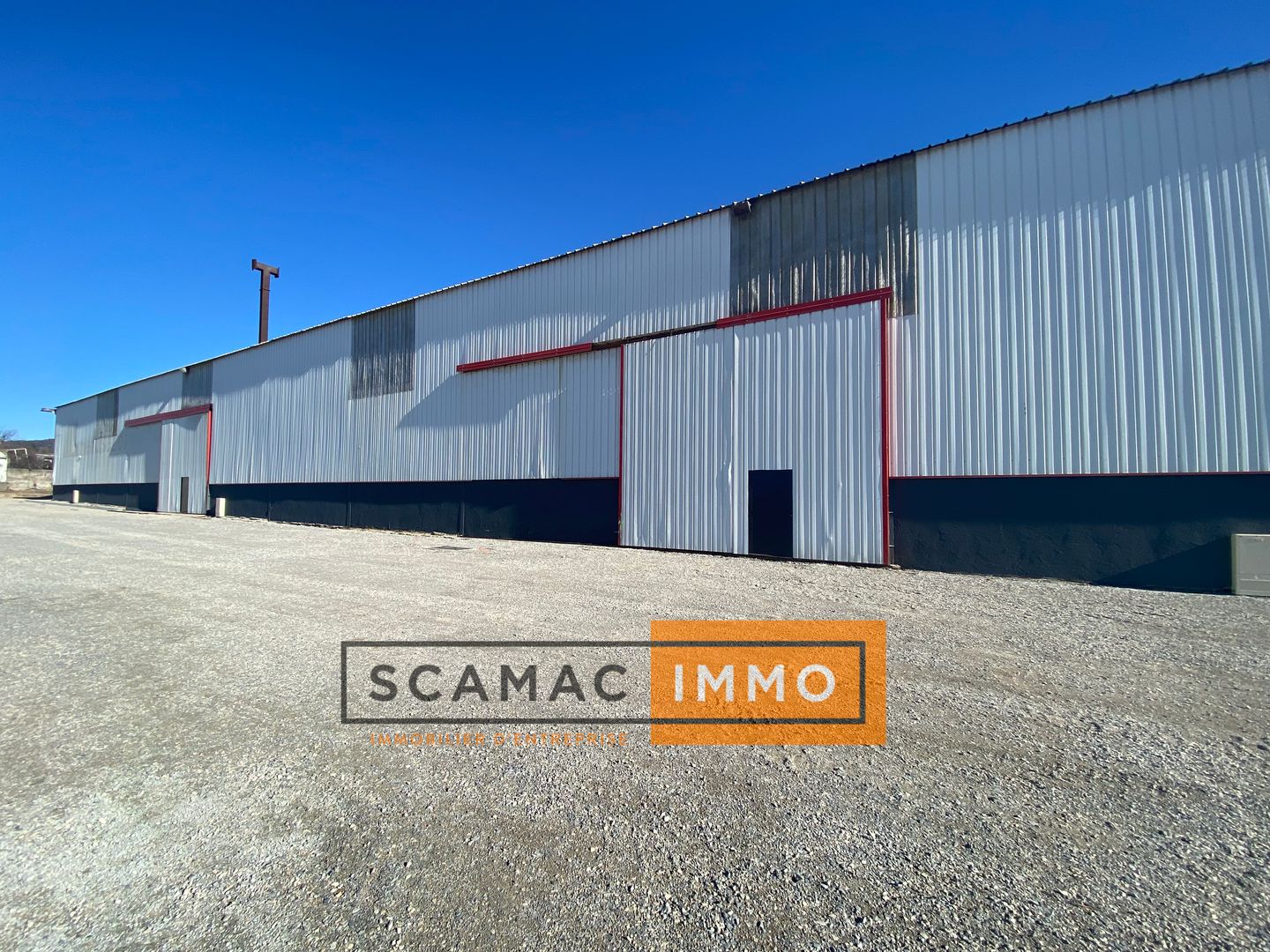 local d'activités de 595m², Manosque (Alpes-de-Haute-Provence)