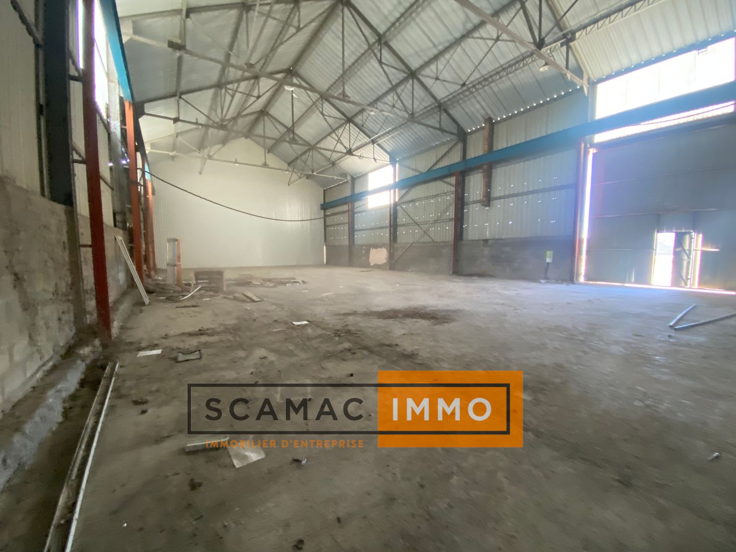 local d'activités de 735m², Manosque (Alpes-de-Haute-Provence)