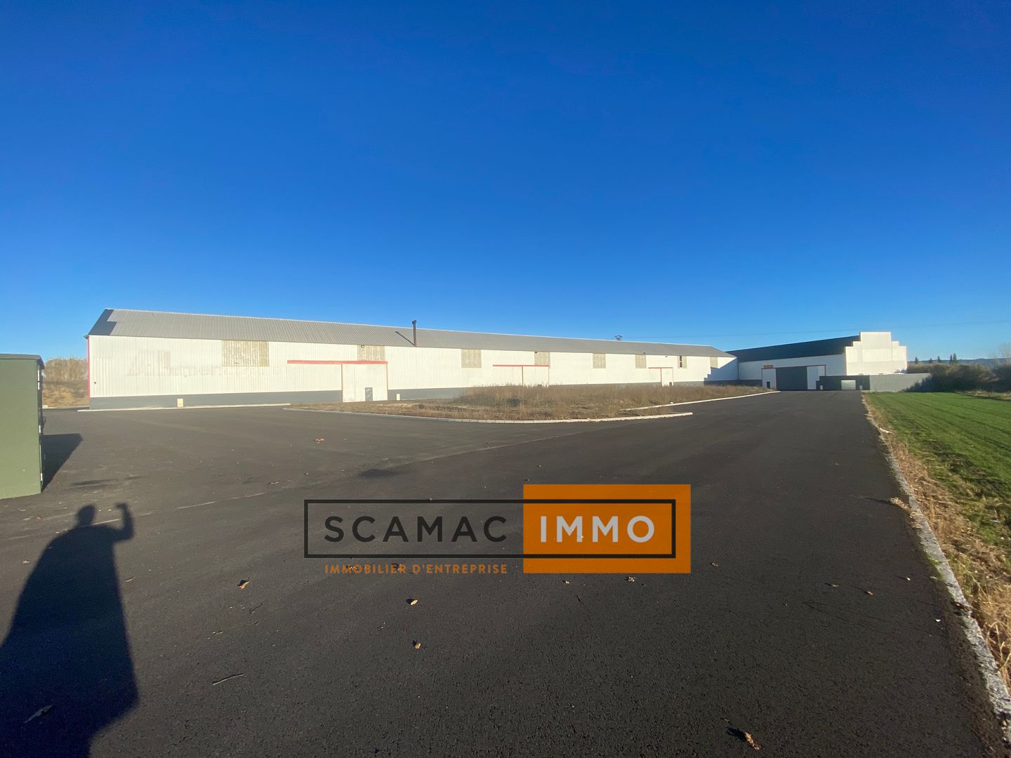 local d'activités de 735m², Manosque (Alpes-de-Haute-Provence)