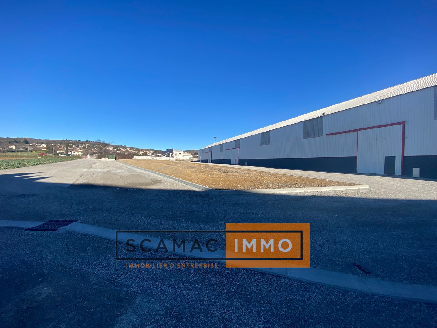 local d'activités de 595m², Manosque (Alpes-de-Haute-Provence)