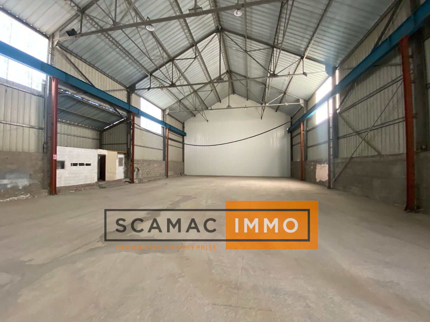 local d'activités de 595m², Manosque (Alpes-de-Haute-Provence)