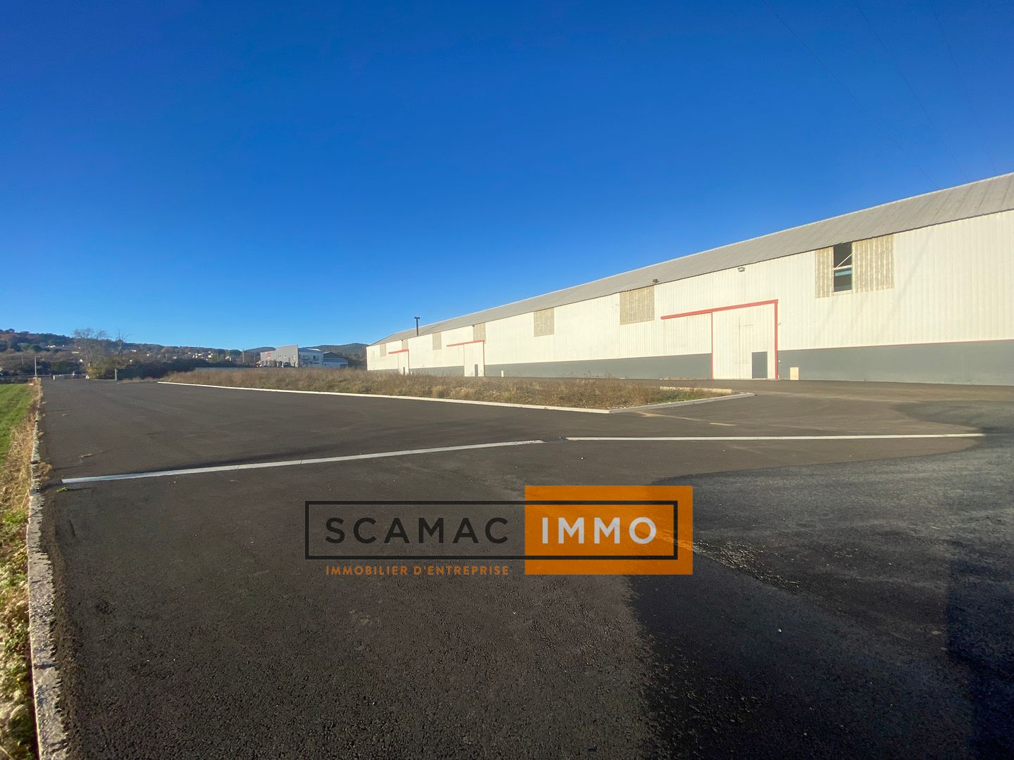 local d'activités de 595m², Manosque (Alpes-de-Haute-Provence)