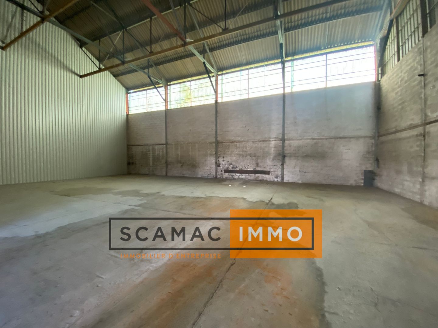 local d'activités de 459m², Manosque (Alpes-de-Haute-Provence)