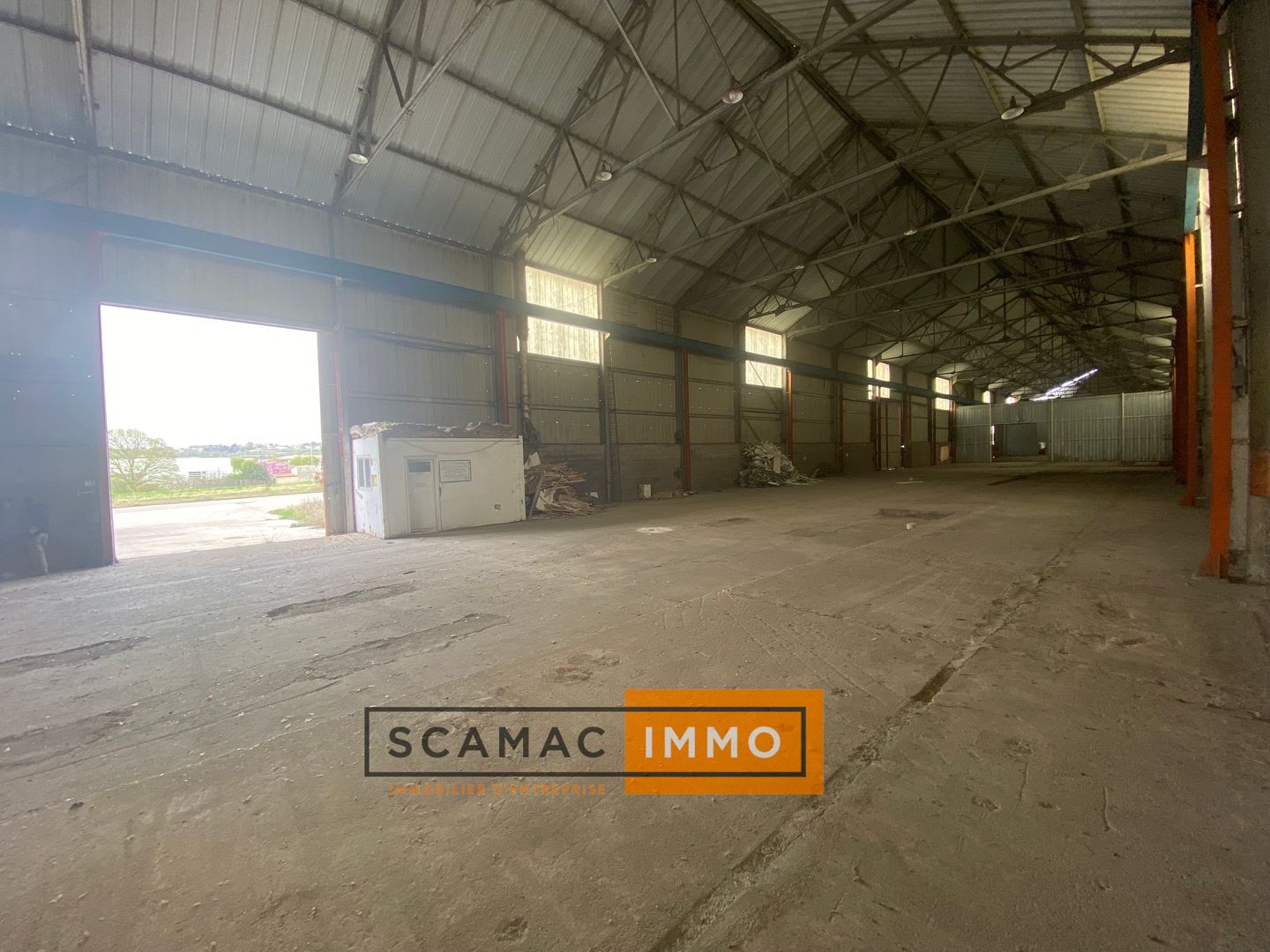 local d'activités de 336m², Manosque (Alpes-de-Haute-Provence)