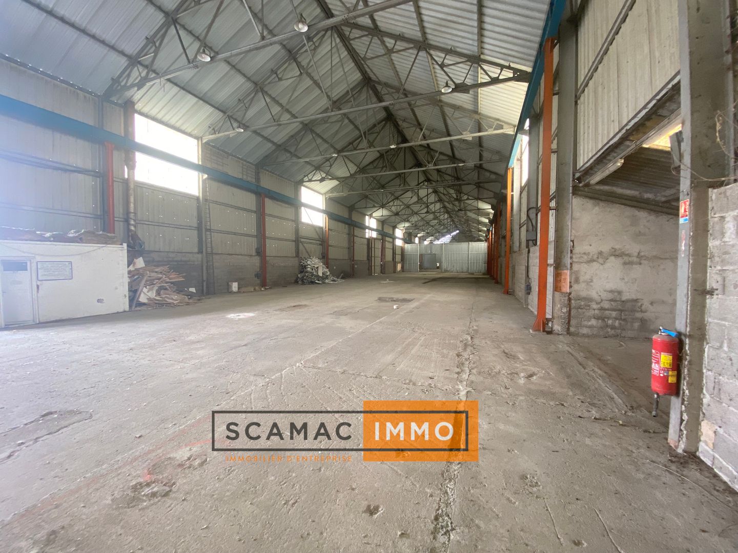 local d'activités de 336m², Manosque (Alpes-de-Haute-Provence)