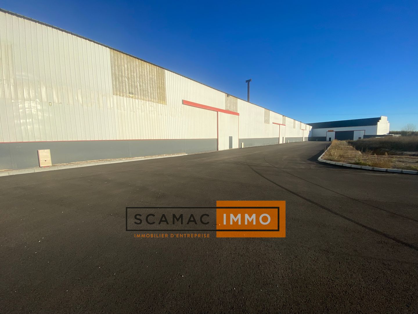 local d'activités de 336m², Manosque (Alpes-de-Haute-Provence)