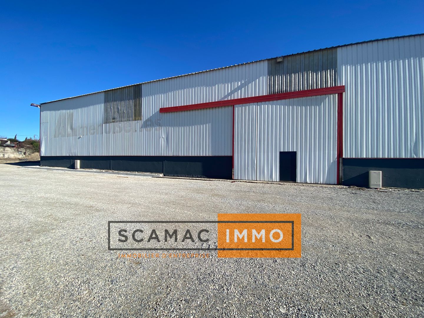 local d'activités de 459m², Manosque (Alpes-de-Haute-Provence)