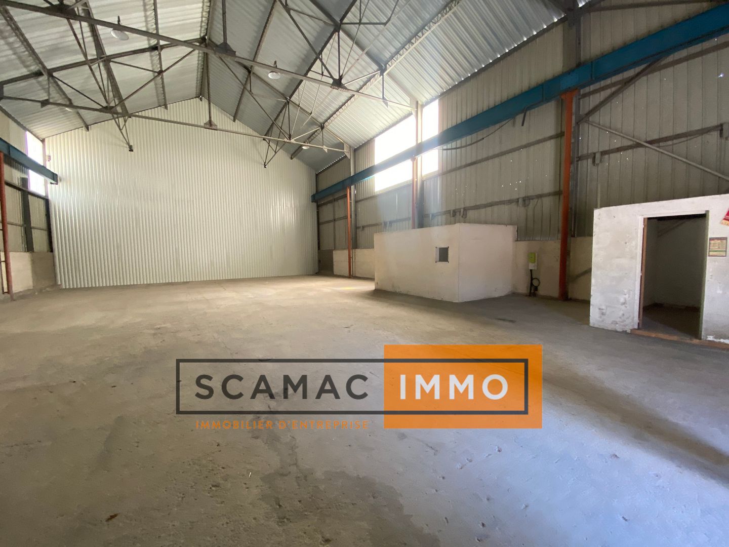 local d'activités de 459m², Manosque (Alpes-de-Haute-Provence)