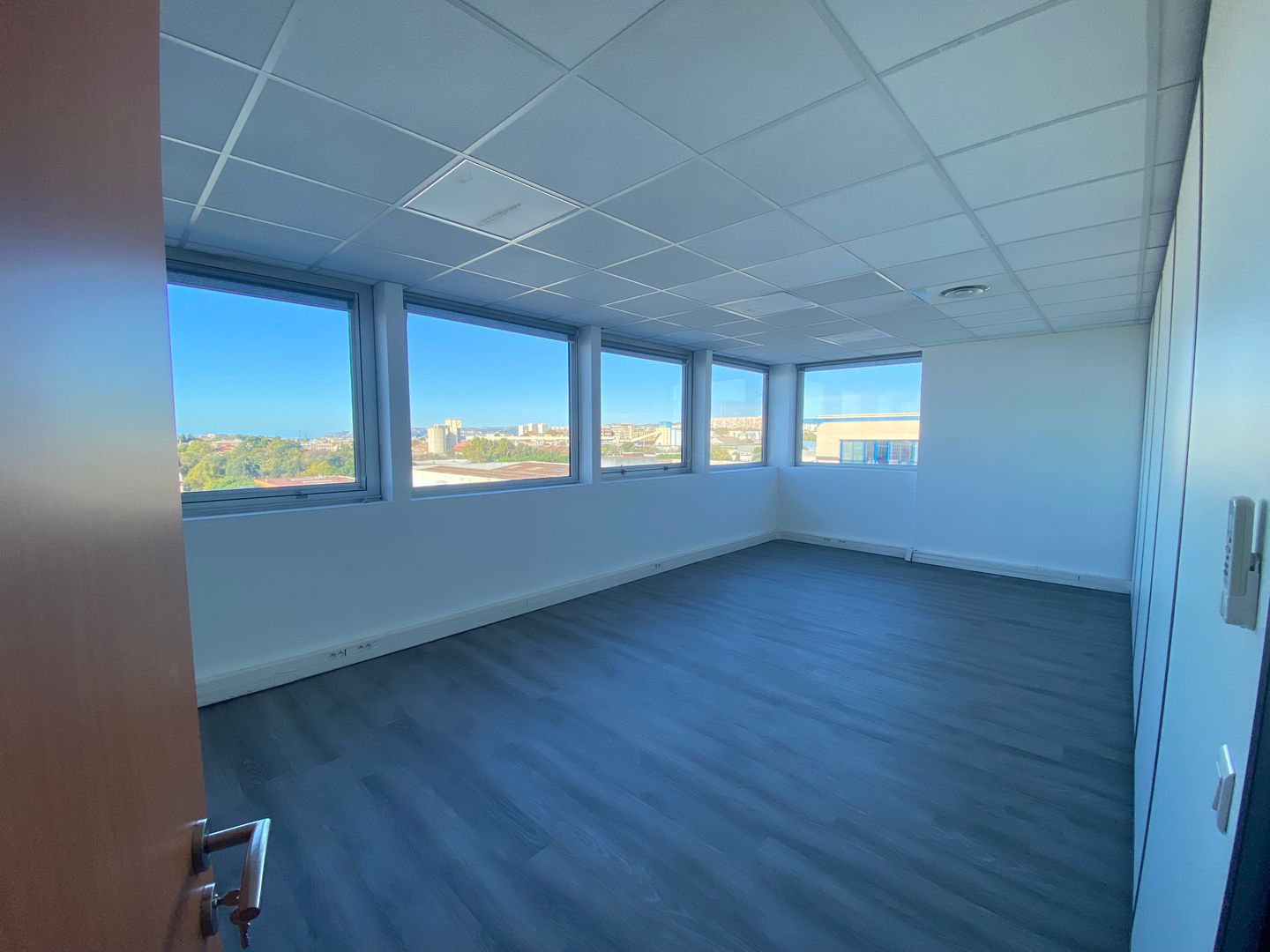 local d'activités de 270m², Marseille 14 (Bouches-du-Rhône)