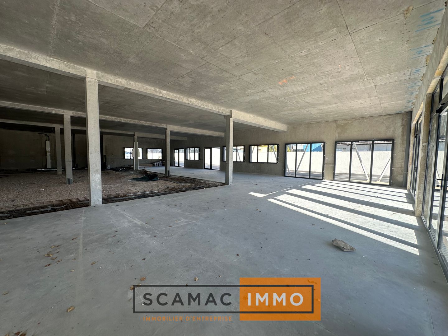 local commercial de 322m², Éguilles (Bouches-du-Rhône)