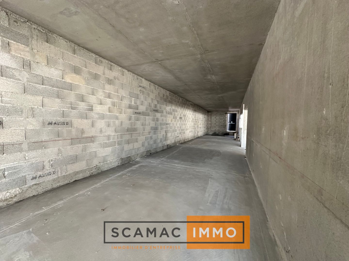 local commercial de 322m², Éguilles (Bouches-du-Rhône)