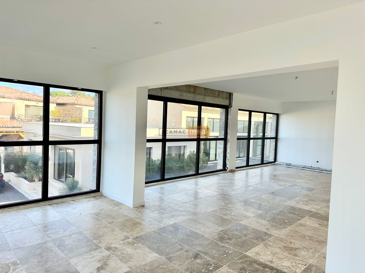 locaux mixtes de 120m², Sainte-Maxime (Var)