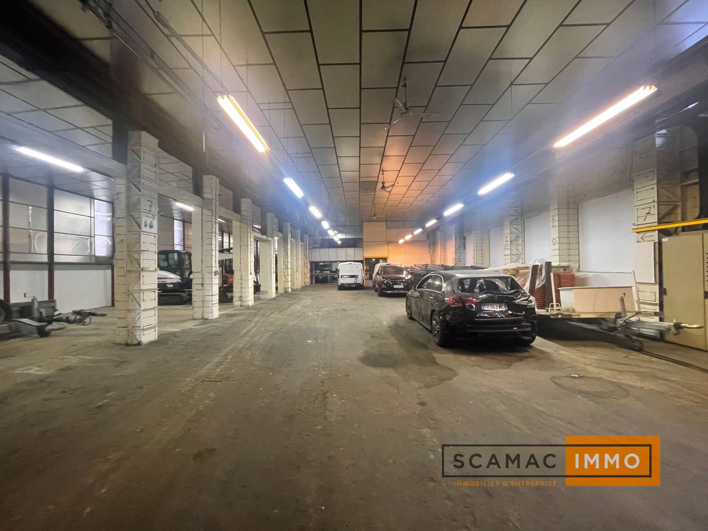 local d'activités de 2&nbsp;300m², Villeneuve-le-Roi (Val-de-Marne)