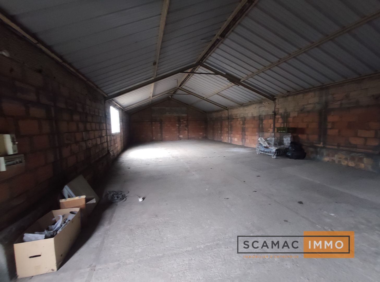 local d'activités de 2&nbsp;300m², Villeneuve-le-Roi (Val-de-Marne)