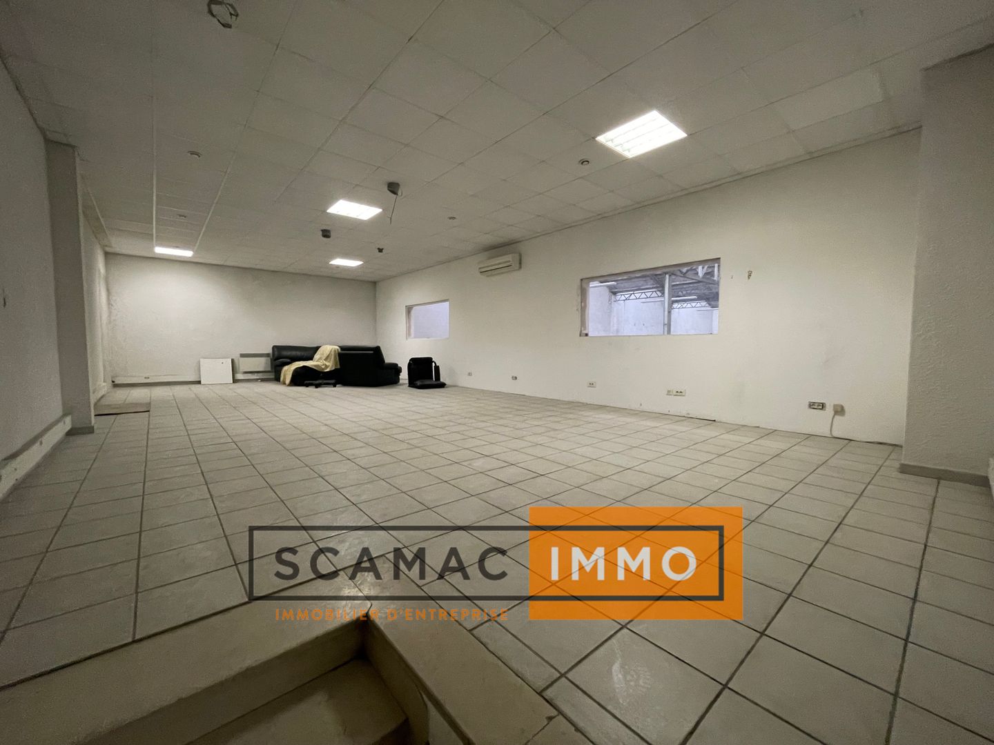 entrepôt de 2 000m², Marseille 10 (Bouches-du-Rhône)