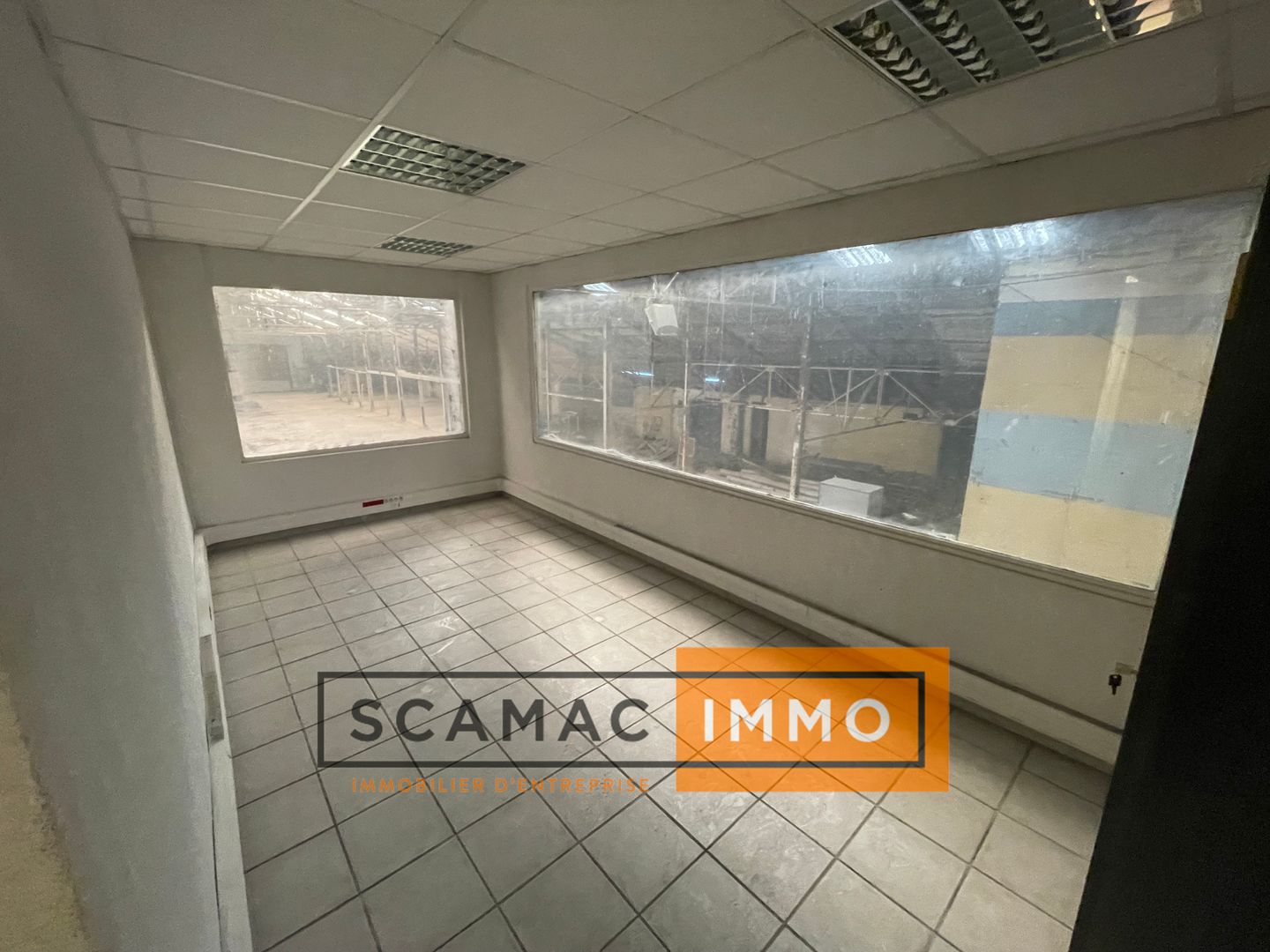 entrepôt de 2 000m², Marseille 10 (Bouches-du-Rhône)