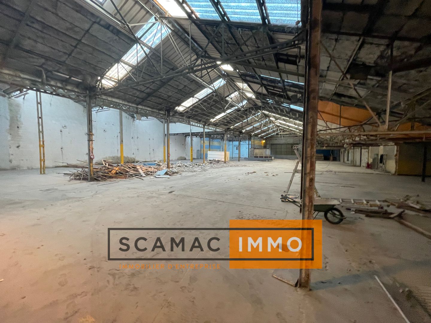 entrepôt de 2 000m², Marseille 10 (Bouches-du-Rhône)