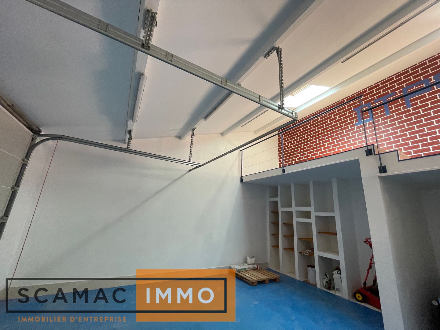local d'activités de 575m², Angerville (Essonne)