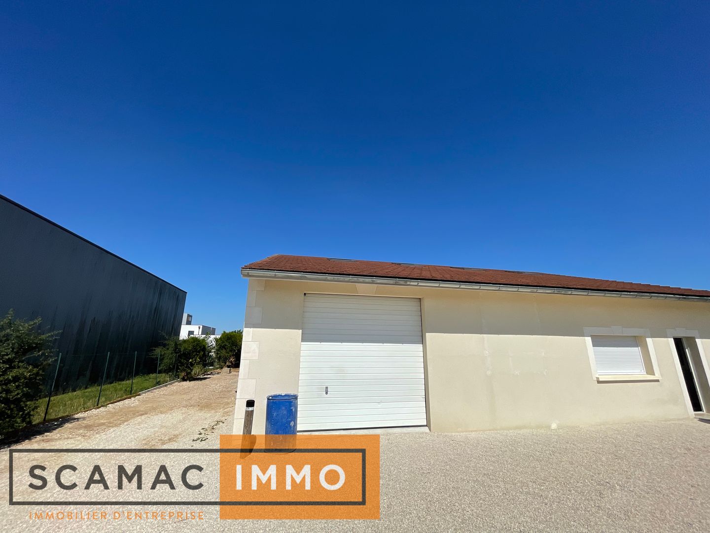 local d'activités de 575m², Angerville (Essonne)